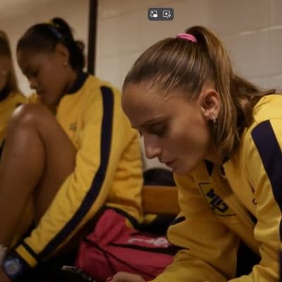 O longa-metragem documentário que você descreveu mergulha no sucesso das seleções brasileiras de vôlei, tanto feminino quanto masculino, durante a década de 2001 a 2012. um dos 20 filmes para assistir durante as olimpíadas, 